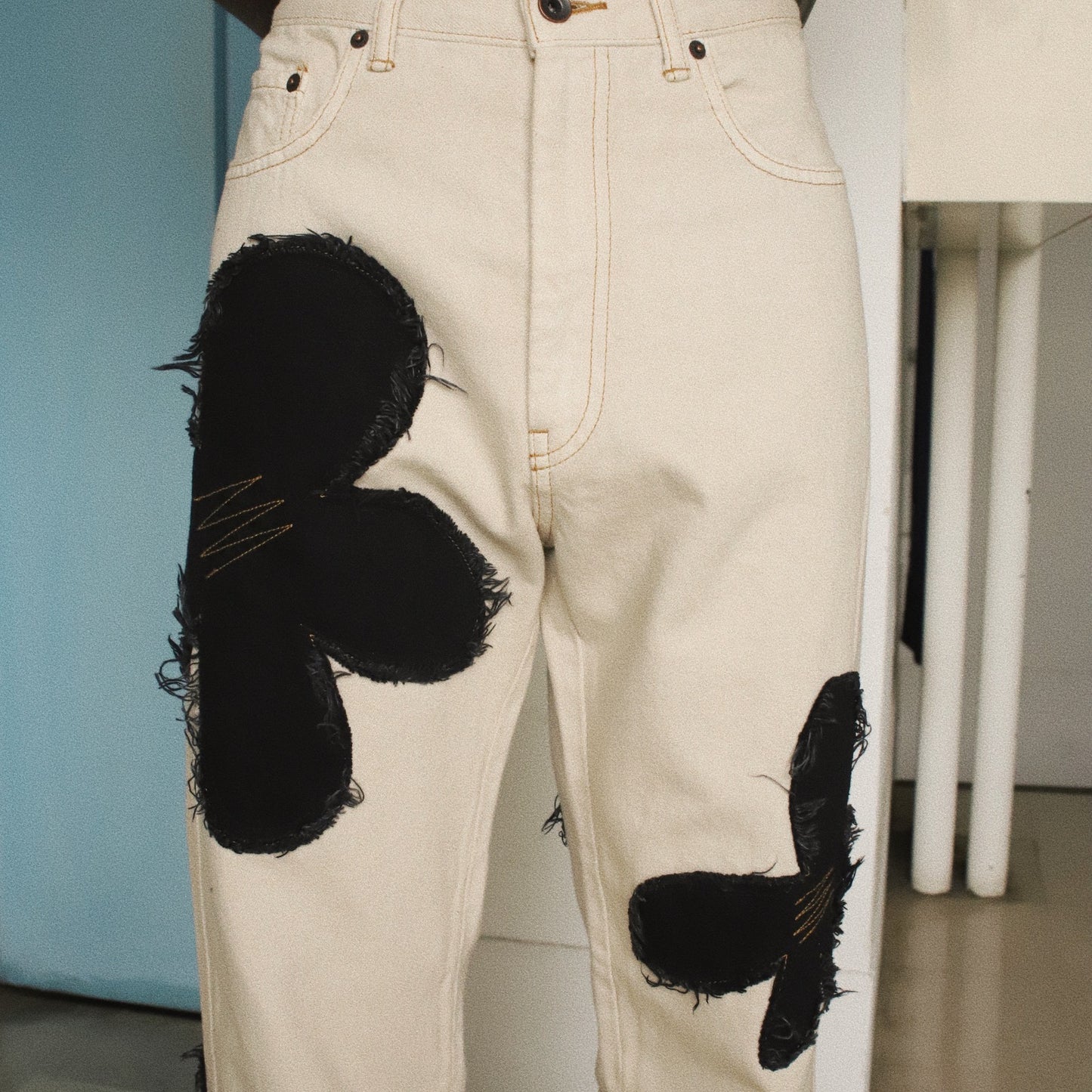 Flower pattern denim pants Beige