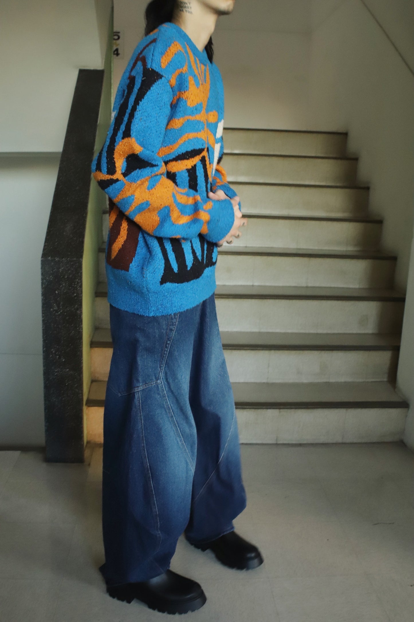 Intarsia-knit jumper Blue