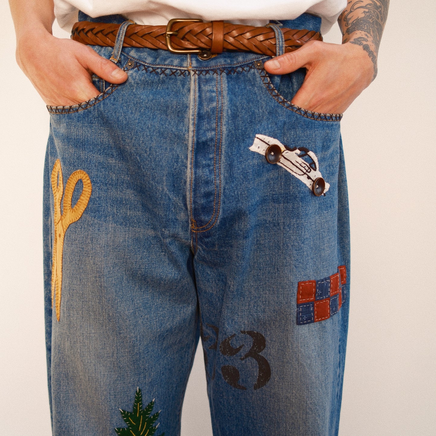 Hand-Embroidered Denim Pants 　Indigo