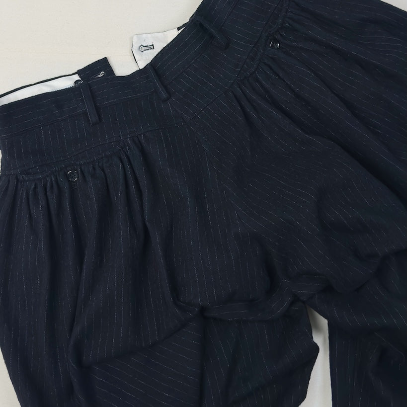 Gatther-detail pants Black