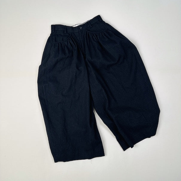Gatther-detail pants Black