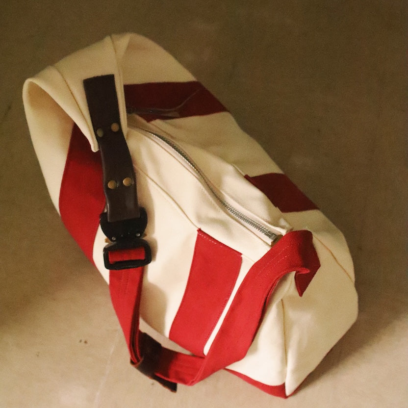 3D cutting messenger bag Red