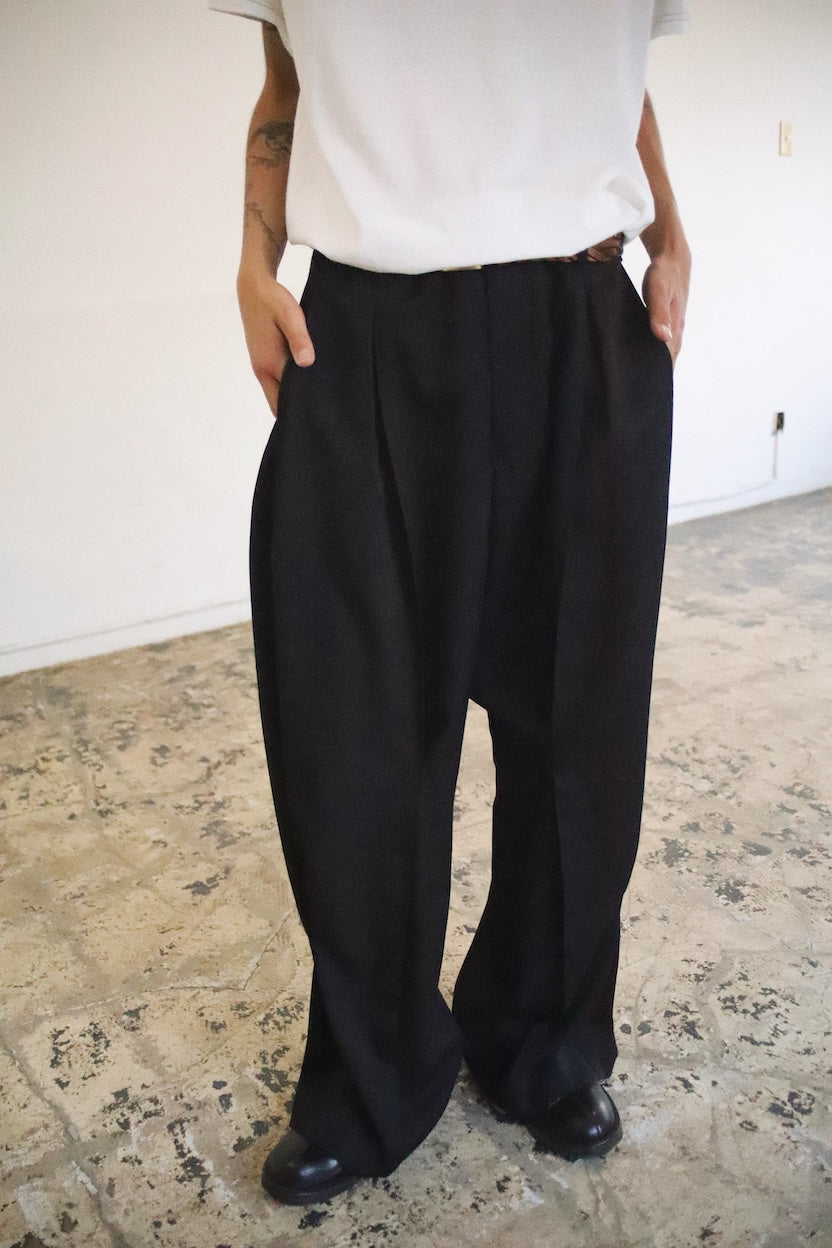 Tuck-detail pants Black