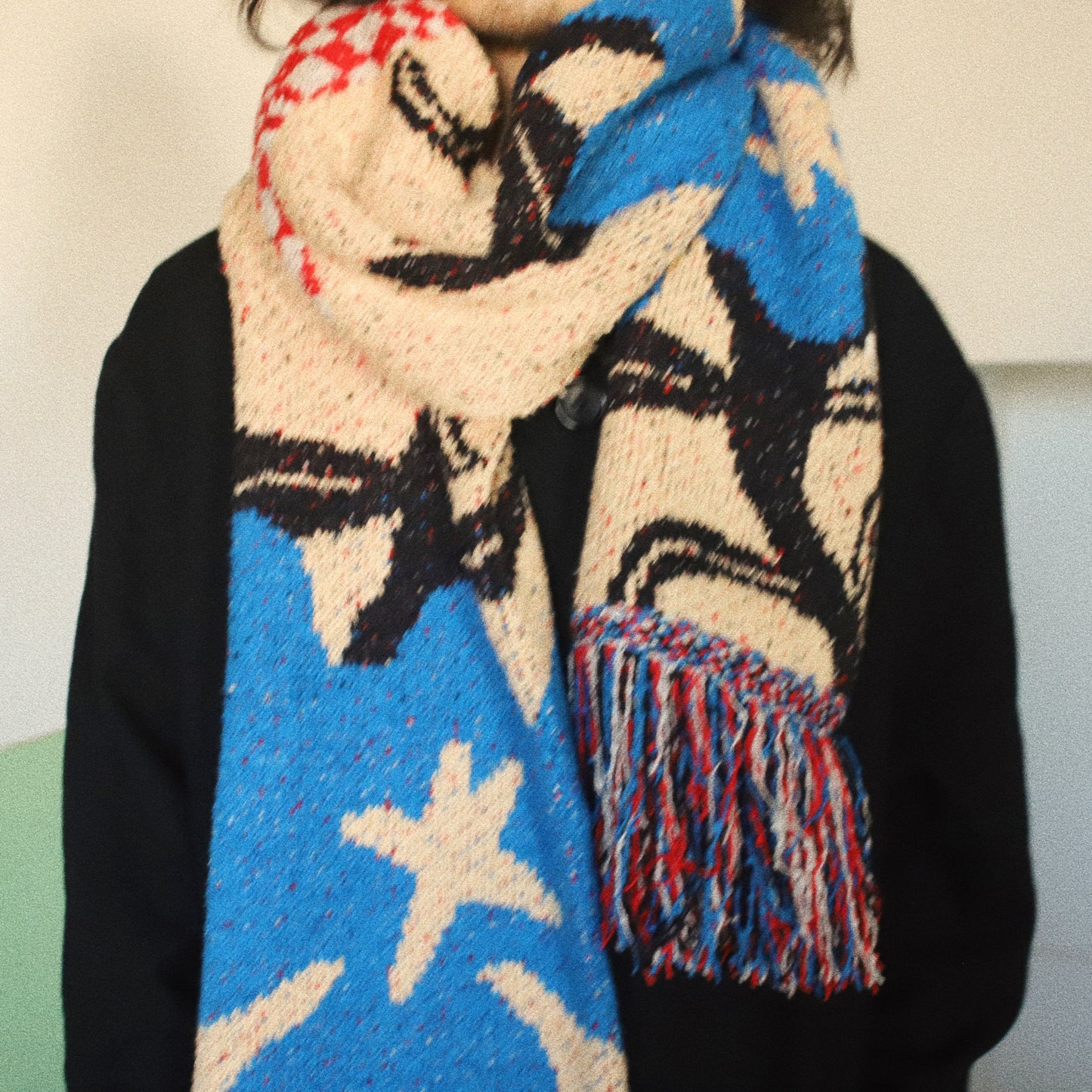 Intarsia-knit muffler Beige