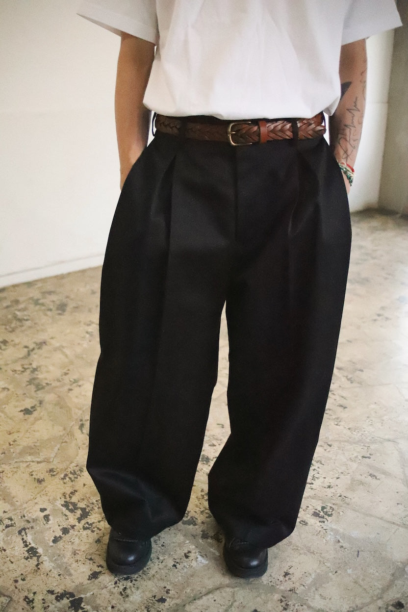 Tuck-detail cotton pants Black