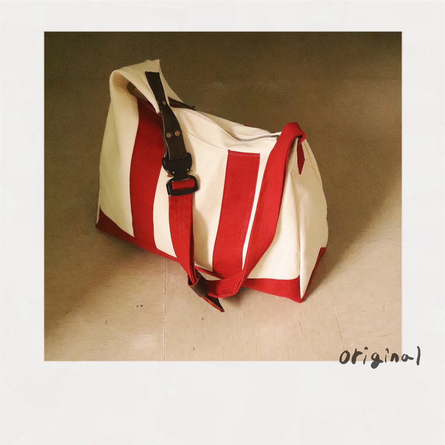 3D cutting messenger bag Red