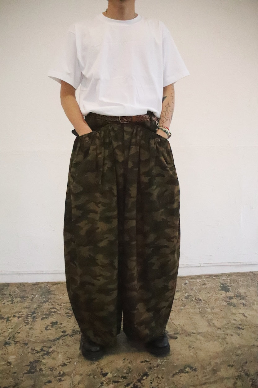 Gather-detail camouflage pants Khaki