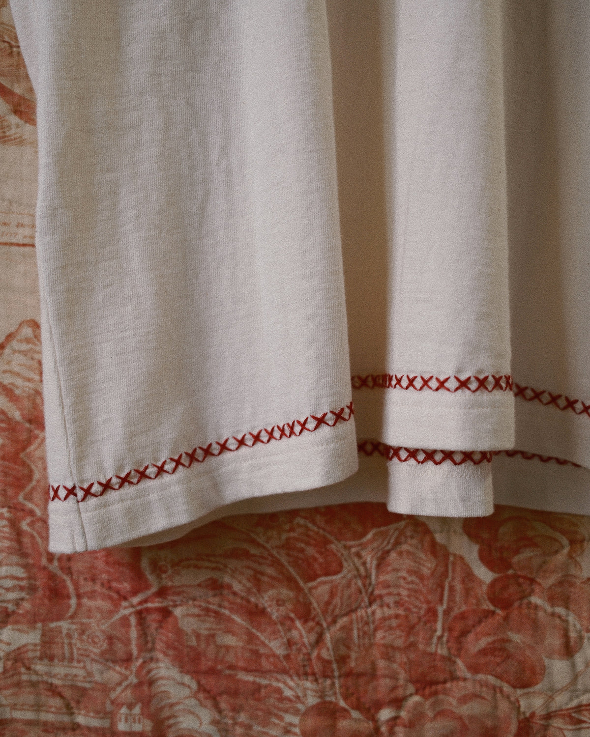 Hand-embroidered T-shirt Oatmeal