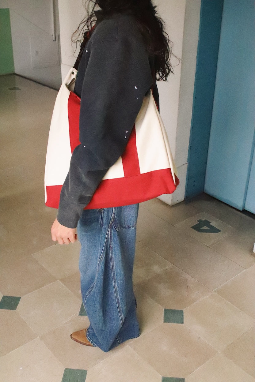 3D cutting messenger bag Red