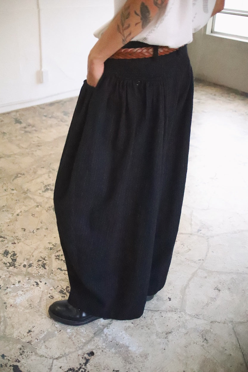 Gatther-detail pants Black