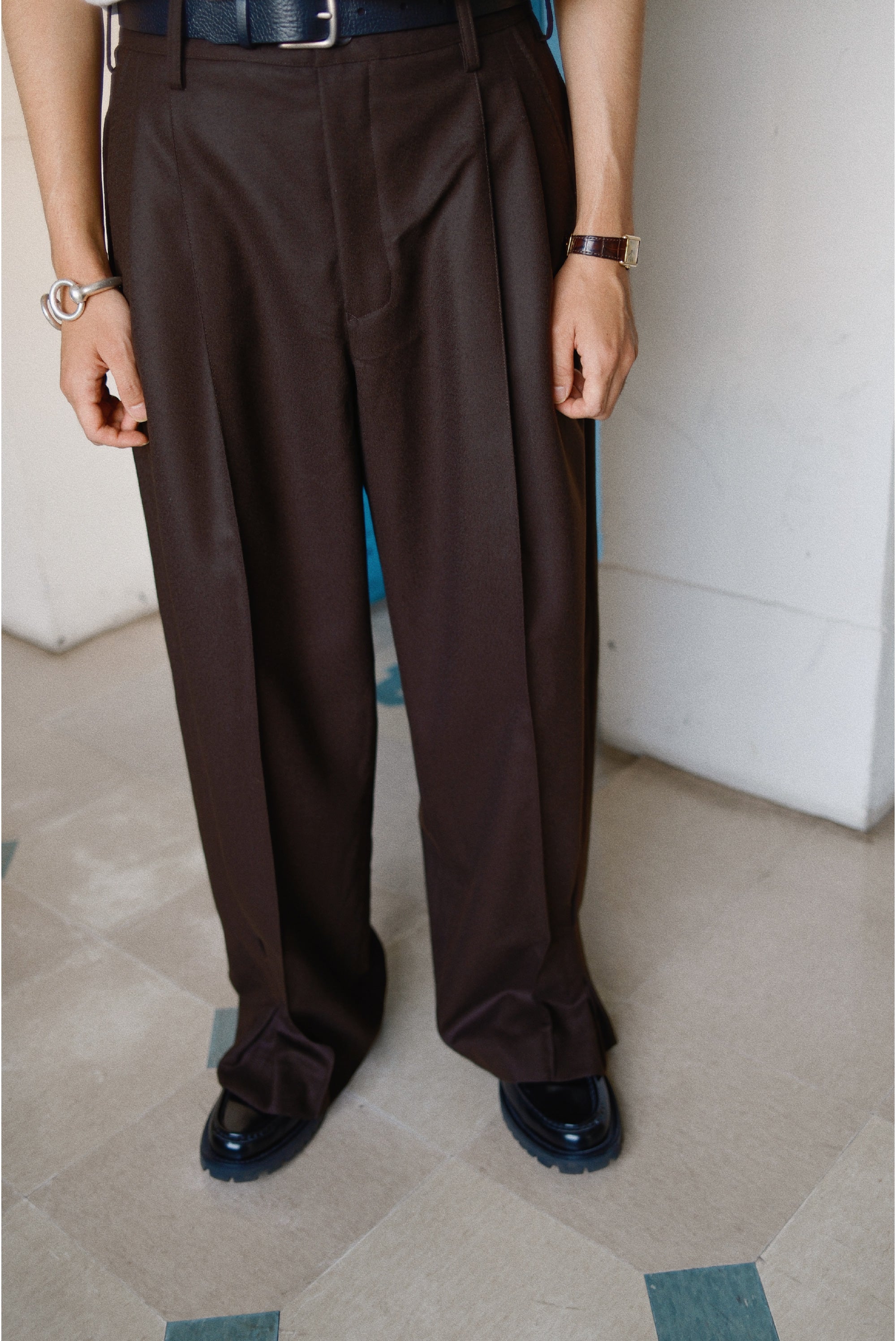 Tuck Pleats pants Brown – EYE/KHOKI