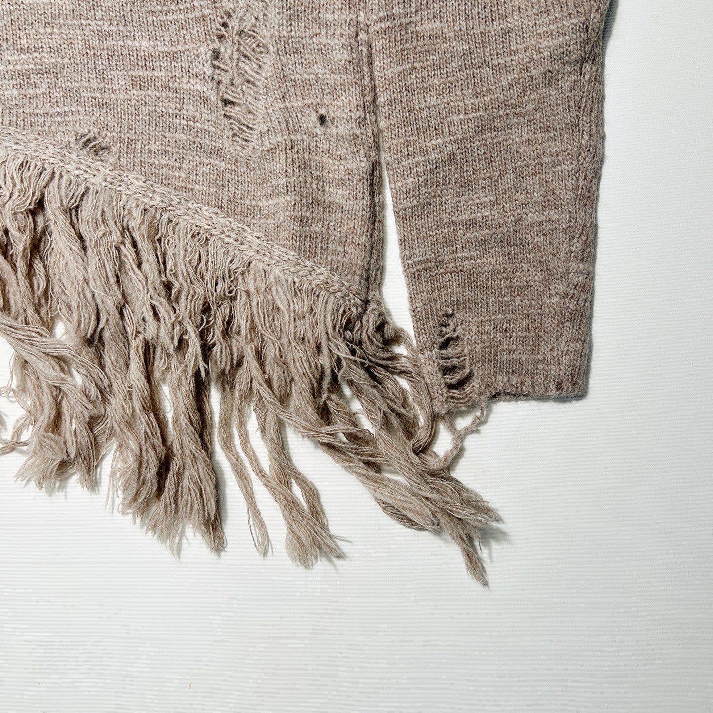 Fringed and destroyed knit Beige