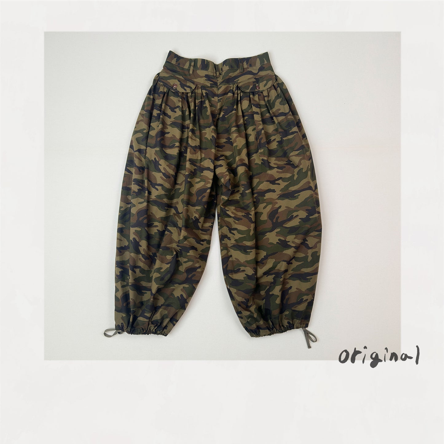 Gather-detail camouflage pants Khaki