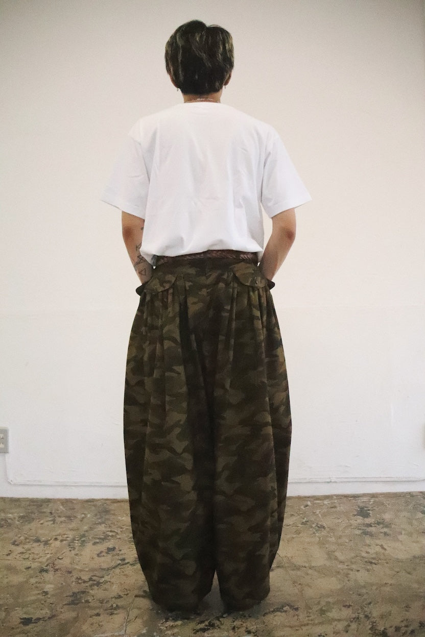 Gather-detail camouflage pants Khaki