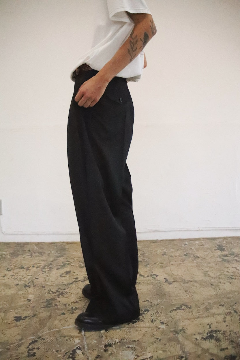 Tuck-detail pants Black