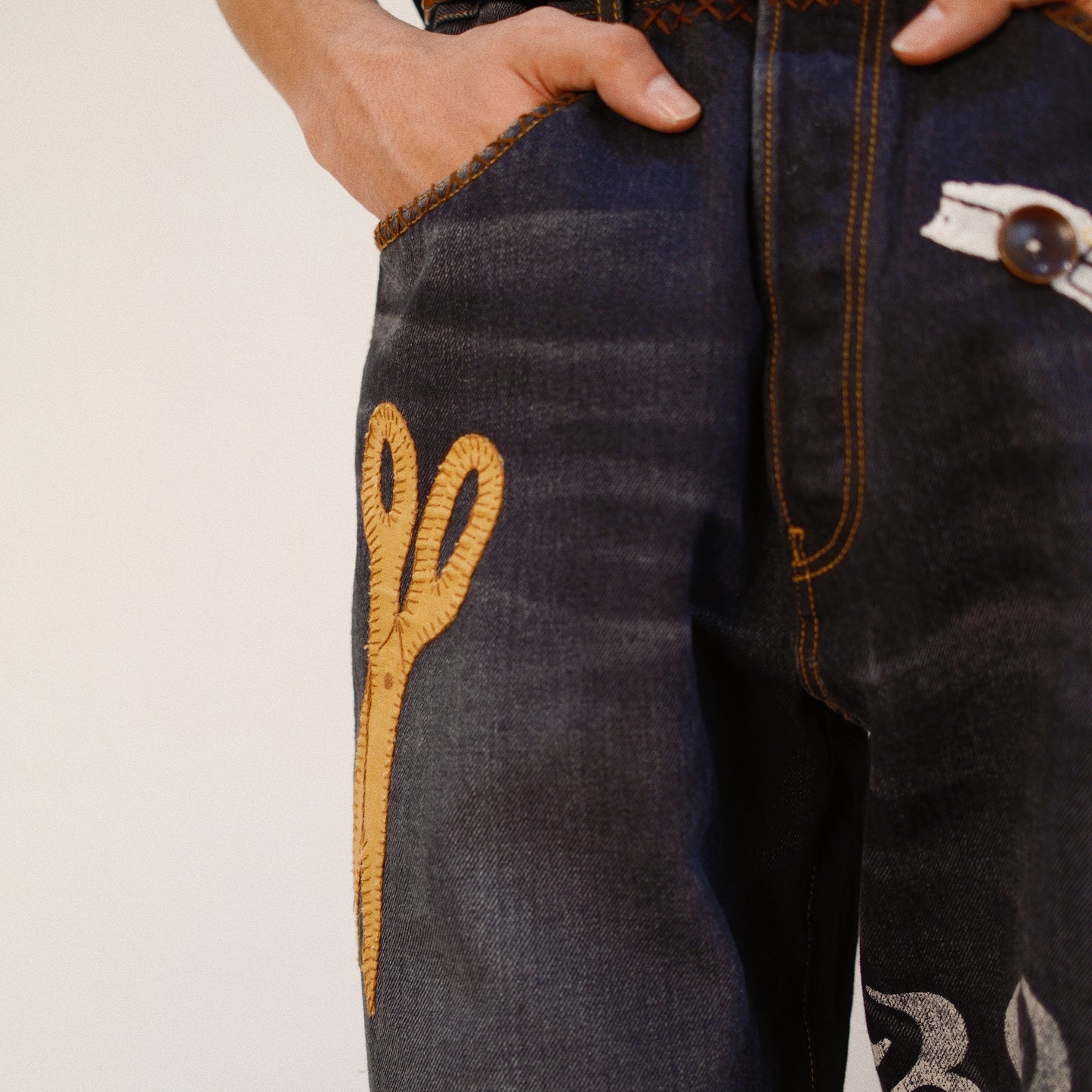 Hand-Embroidered Denim Pants 　Black