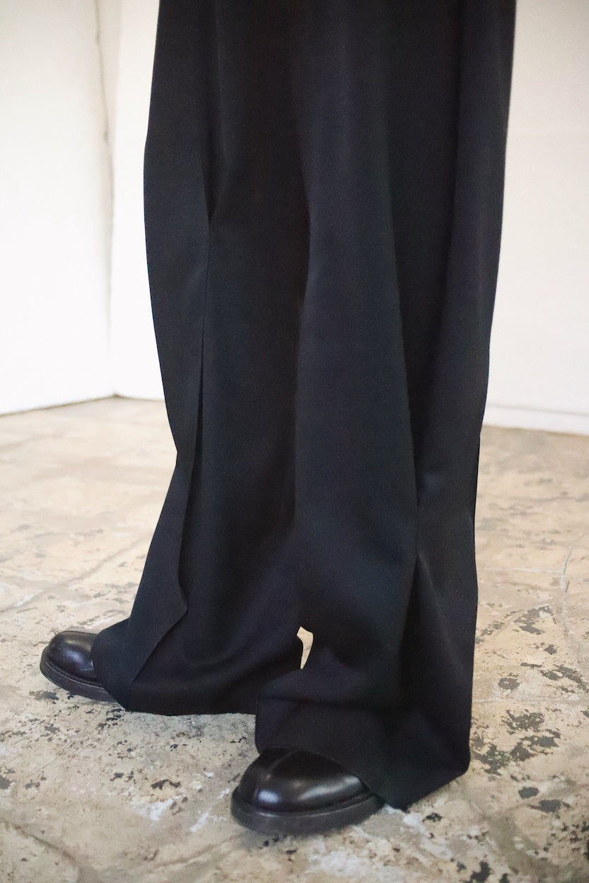 Tuck-detail pants Black