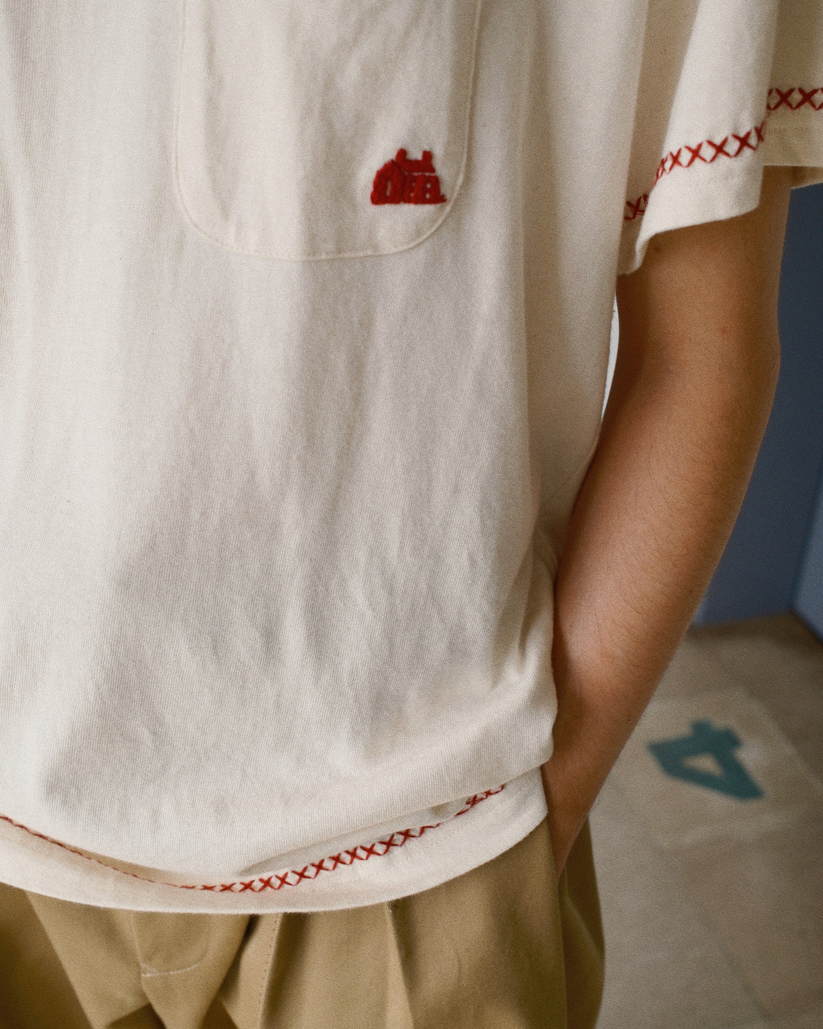 Hand-embroidered T-shirt Oatmeal