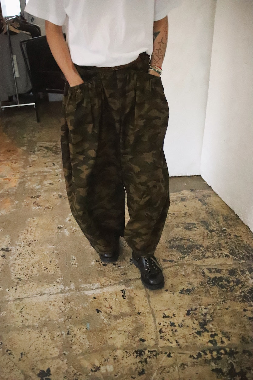 Gather-detail camouflage pants Khaki