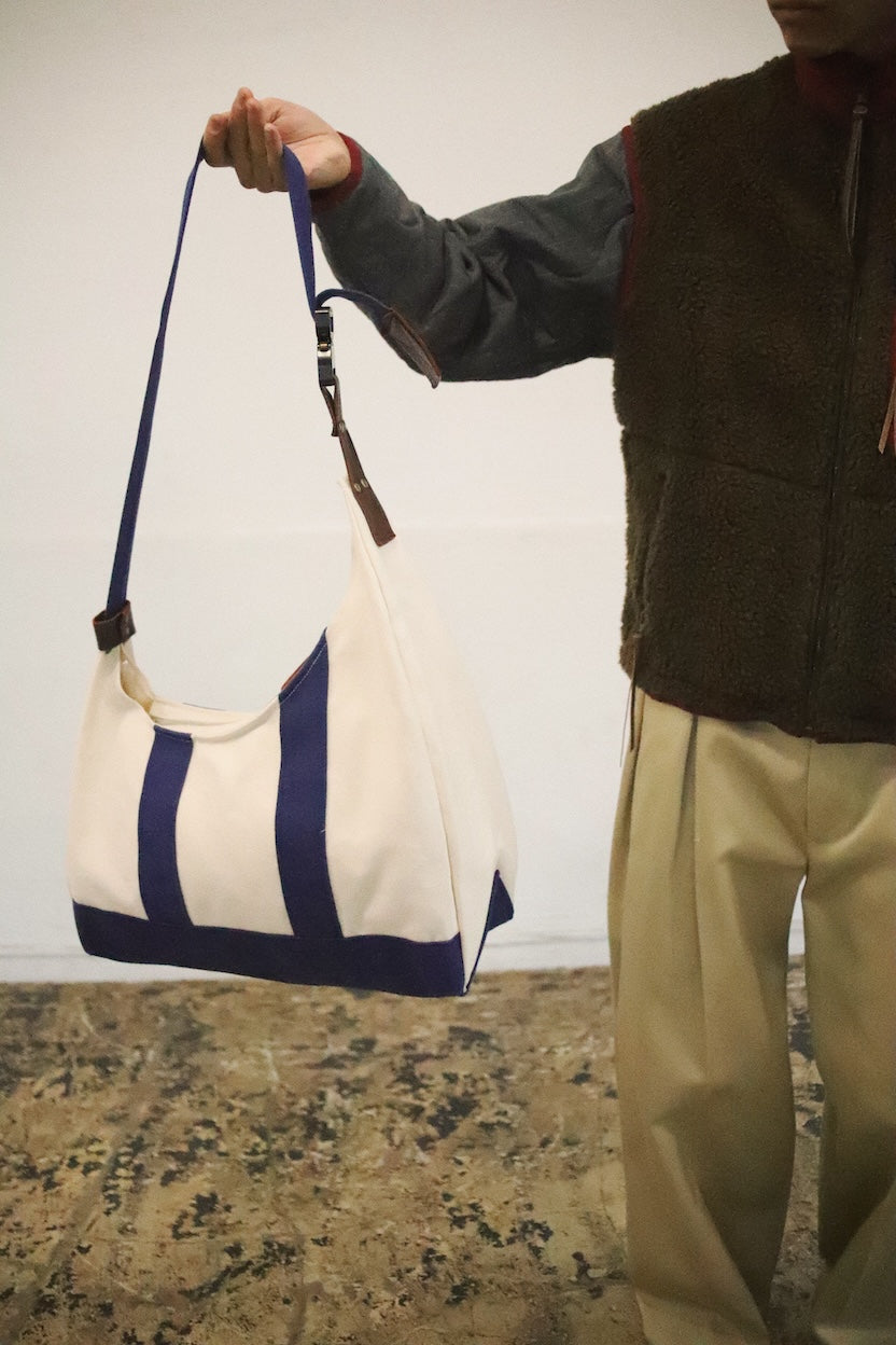 3D cutting messenger bag Blue – EYE/KHOKI