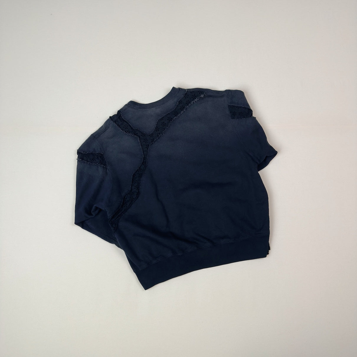 Vintage-eﬀect asymmetric sweat shirt Black