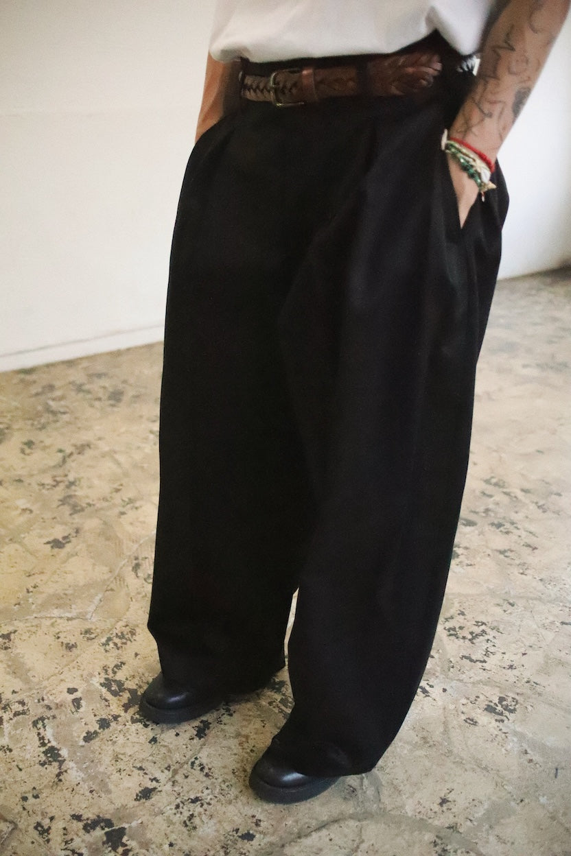 Tuck-detail cotton pants Black