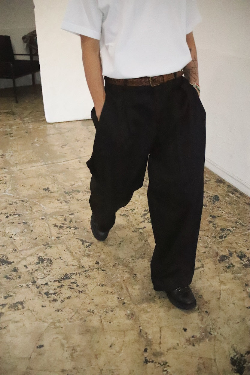 Tuck-detail cotton pants Black