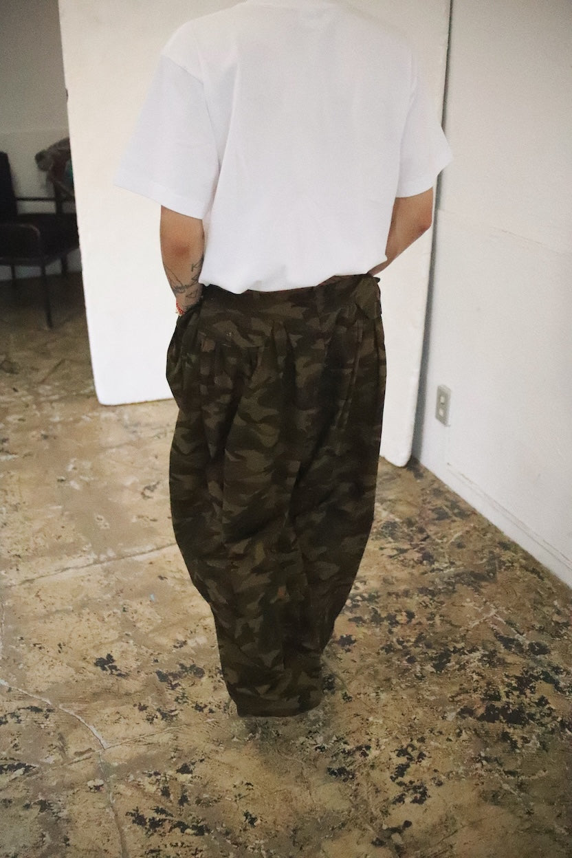 Gather-detail camouflage pants Khaki