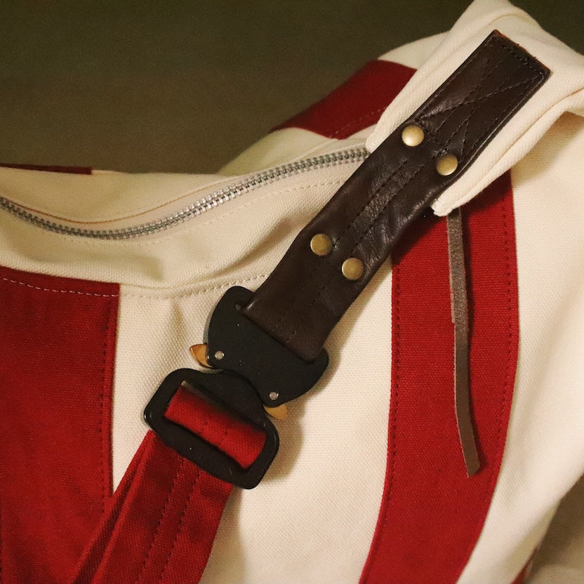 KHOKI 3D cutting messenger bag コッキ 赤　新品 3D cutting messenger bag Red – EYE/KHOKI