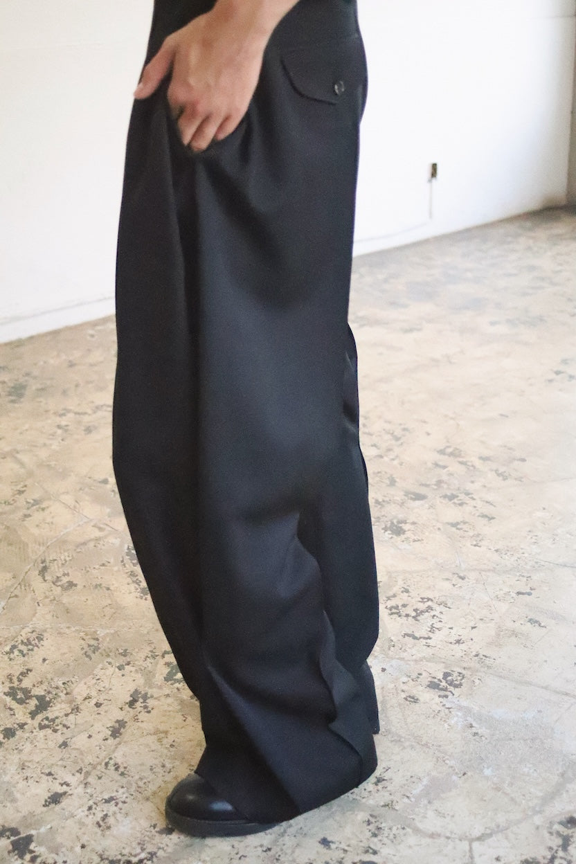 Tuck-detail pants Black