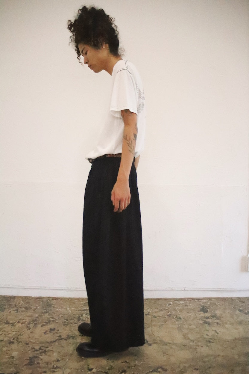 Gatther-detail pants Black
