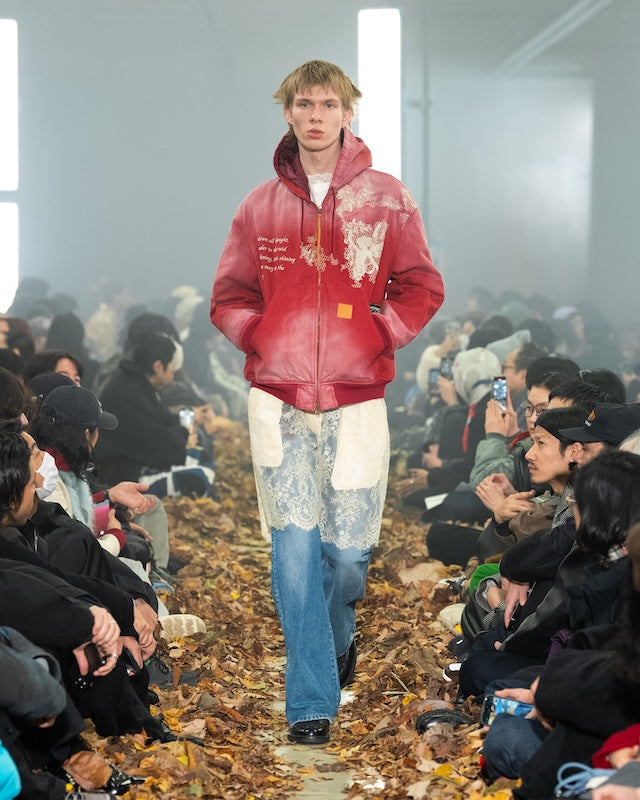 Vintage-eﬀect embroidered jacket Red