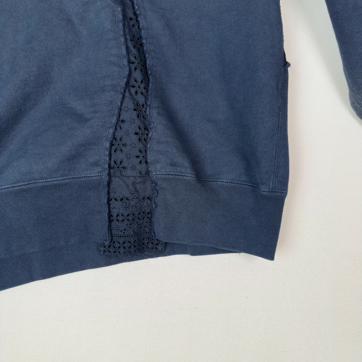 Vintage-eﬀect asymmetric sweat shirt Black