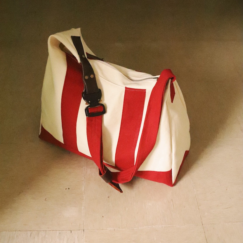 3D cutting messenger bag Red