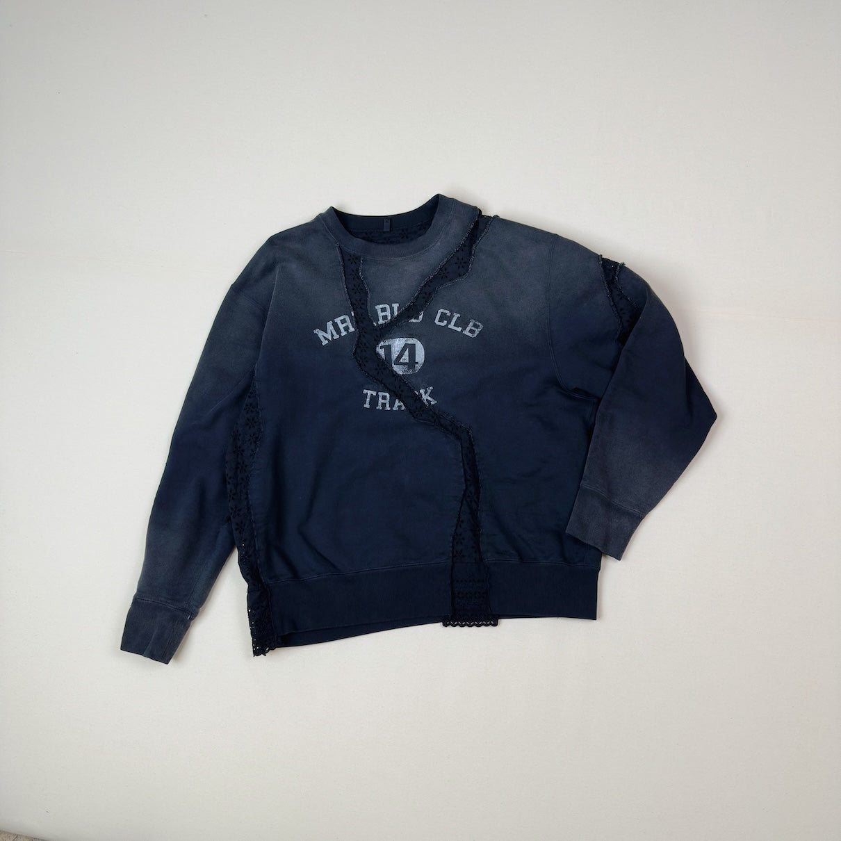 Vintage-eﬀect asymmetric sweat shirt Black