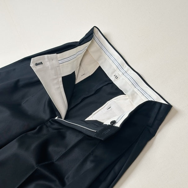 Tuck-detail cotton pants Black