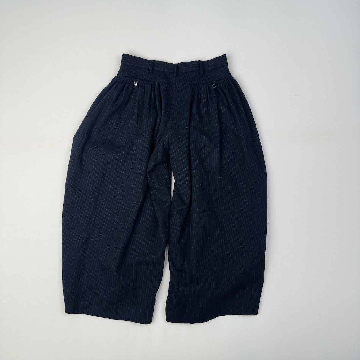 Gatther-detail pants Black