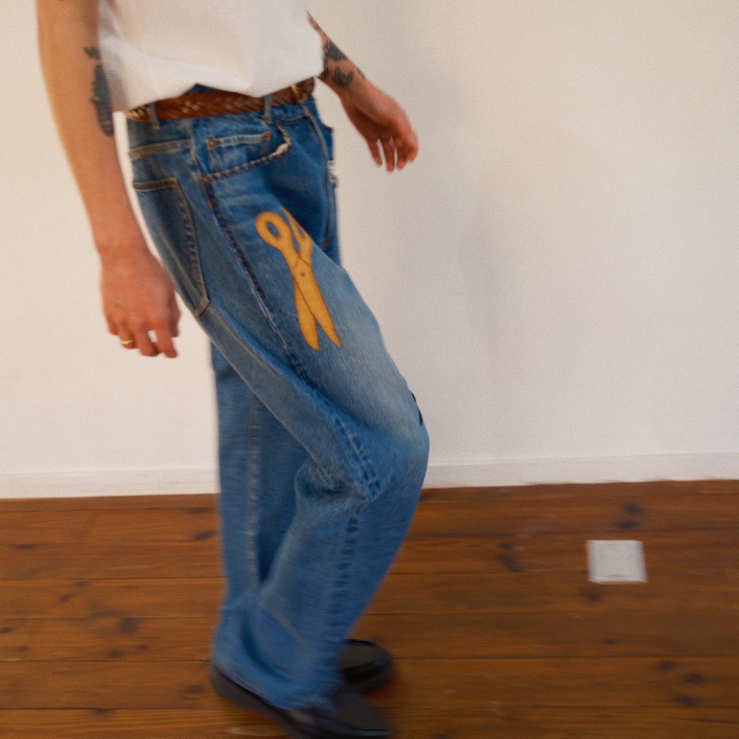 Hand-Embroidered Denim Pants 　Indigo