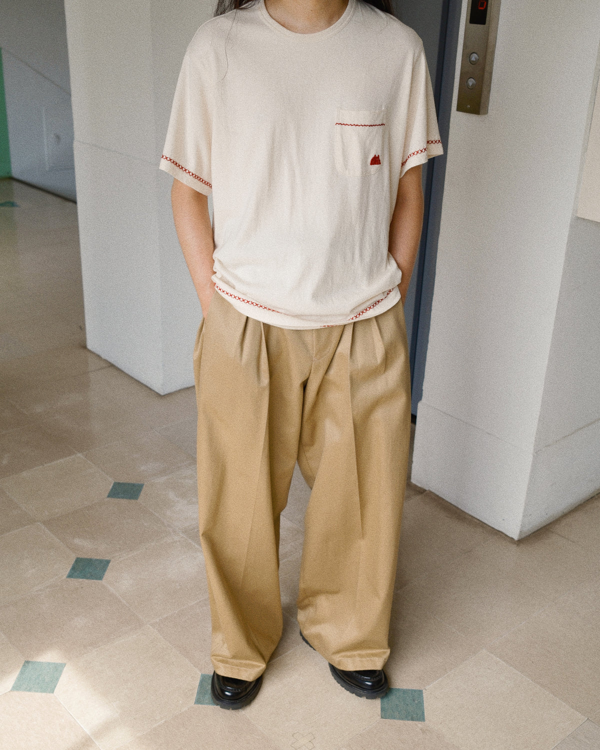 Hand-embroidered T-shirt Oatmeal
