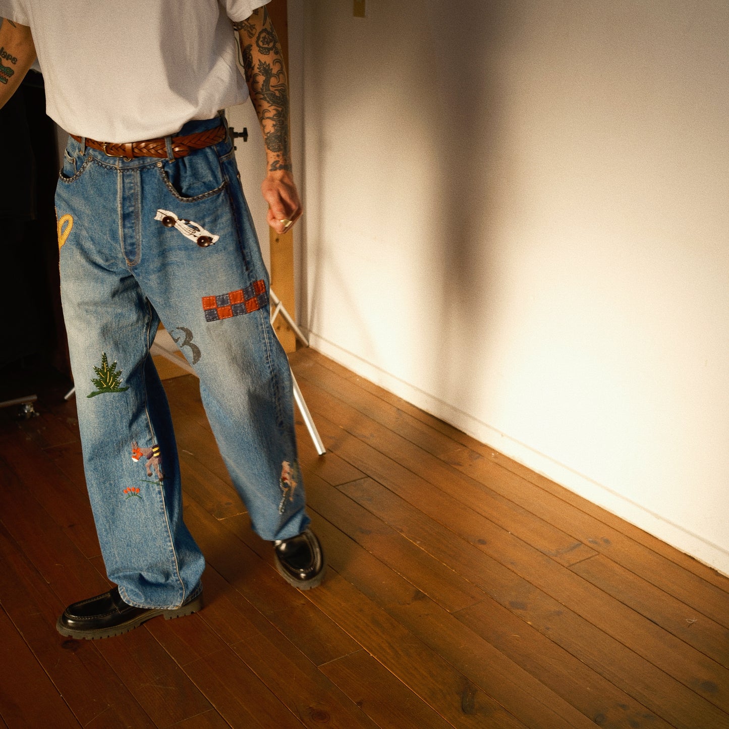 Hand-Embroidered Denim Pants 　Indigo