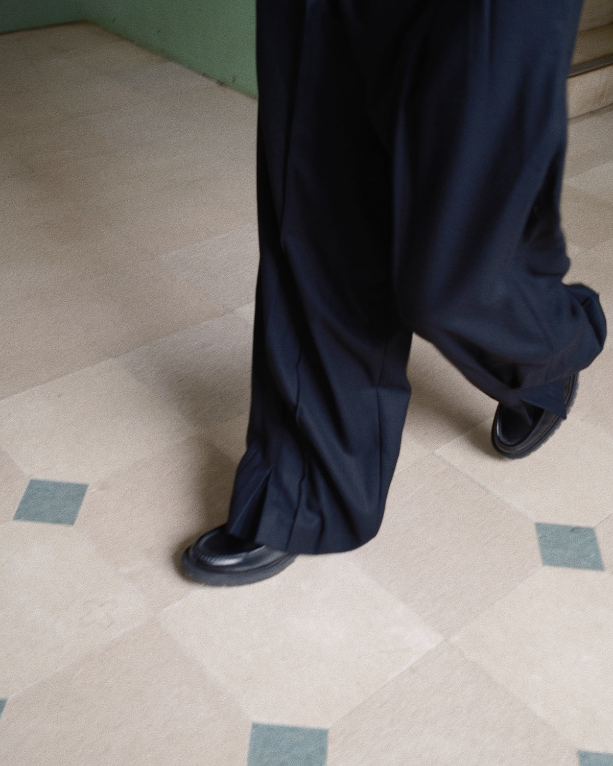 Tuck Pleats Pants Black