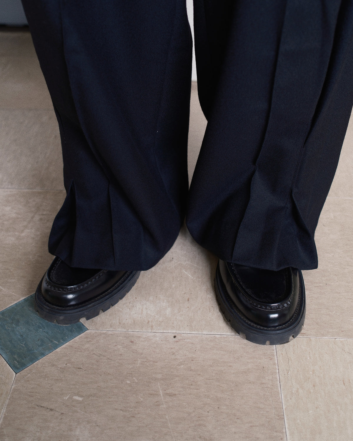 Tuck Pleats Pants Black