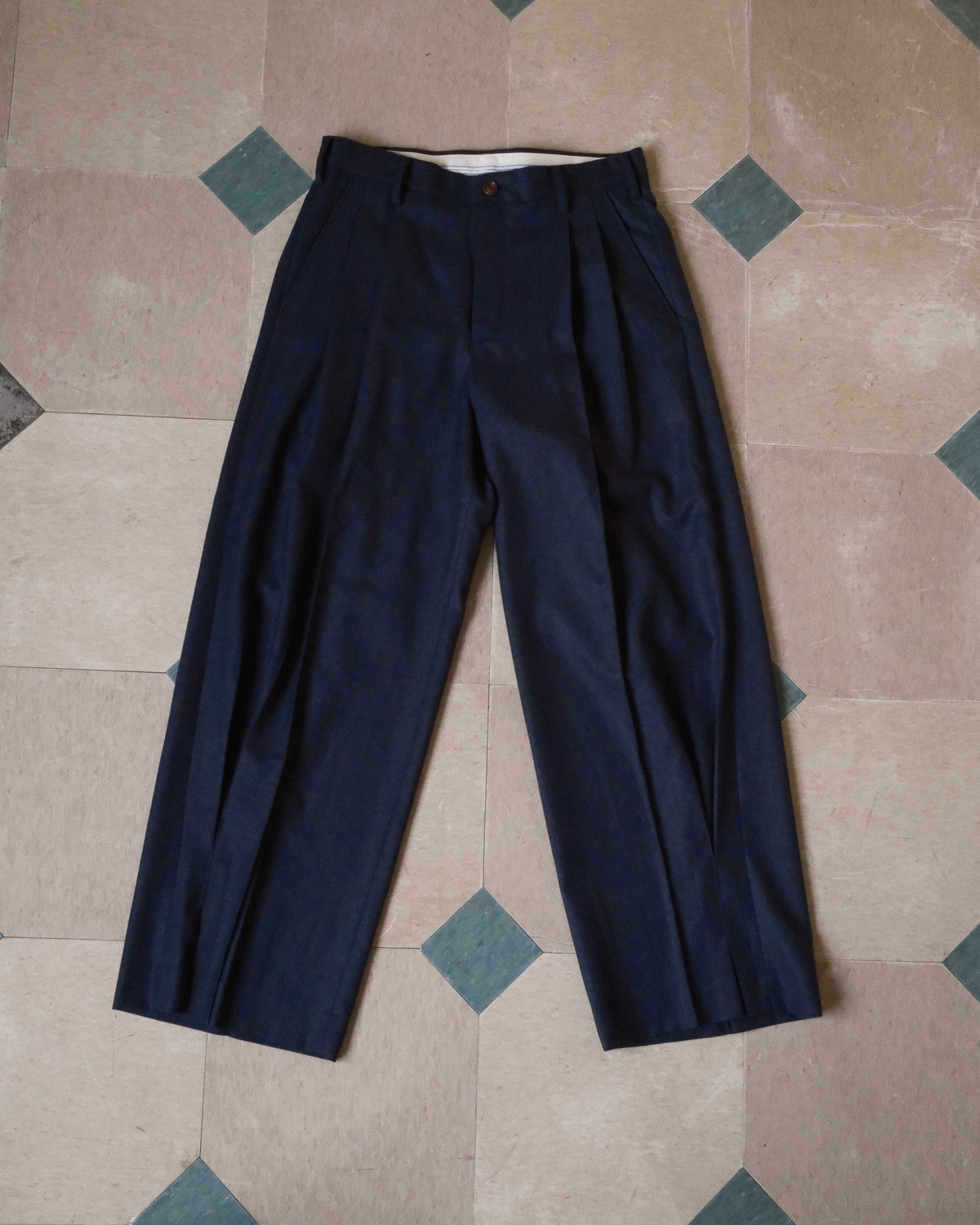 Tuck Pleats Pants Black