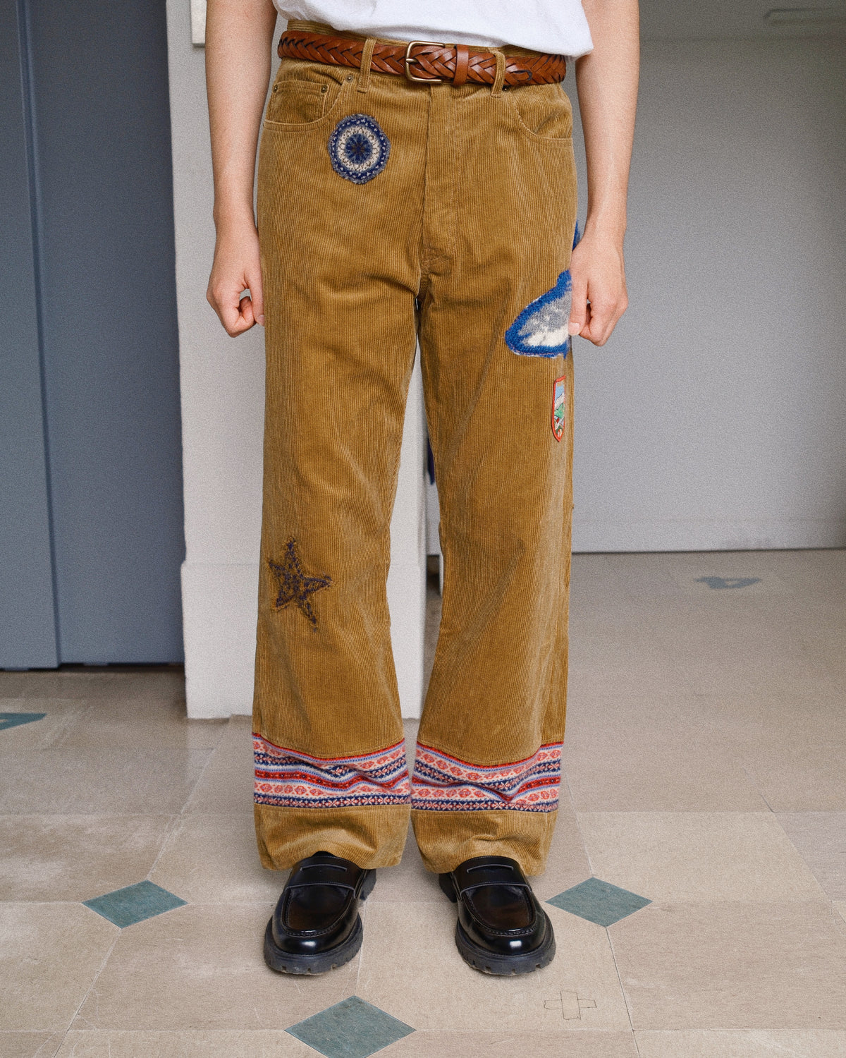 Patched-desgin pants Brown