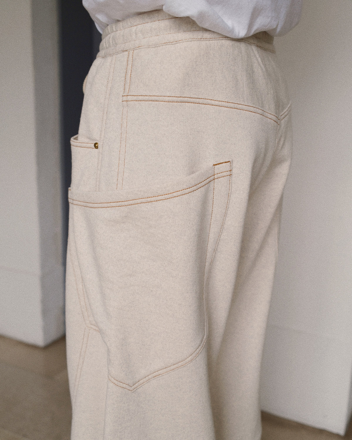 3D cutting sweat pants Oatmeal
