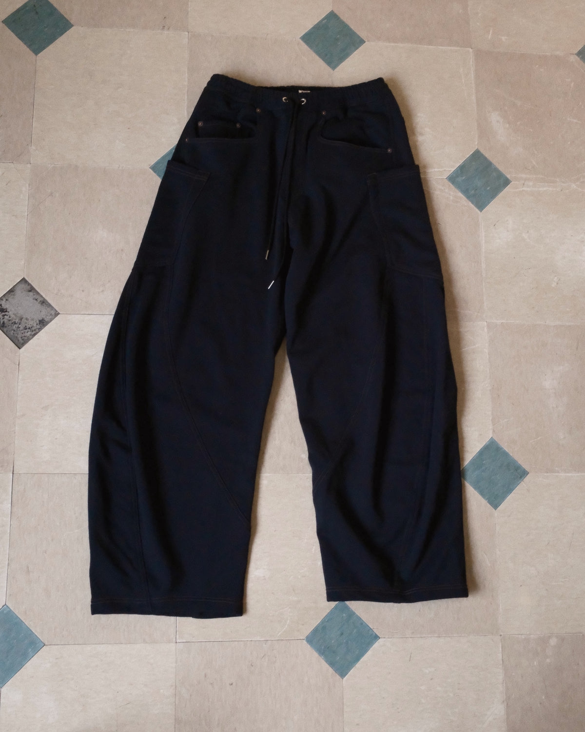 3D cutting sweat pants Black