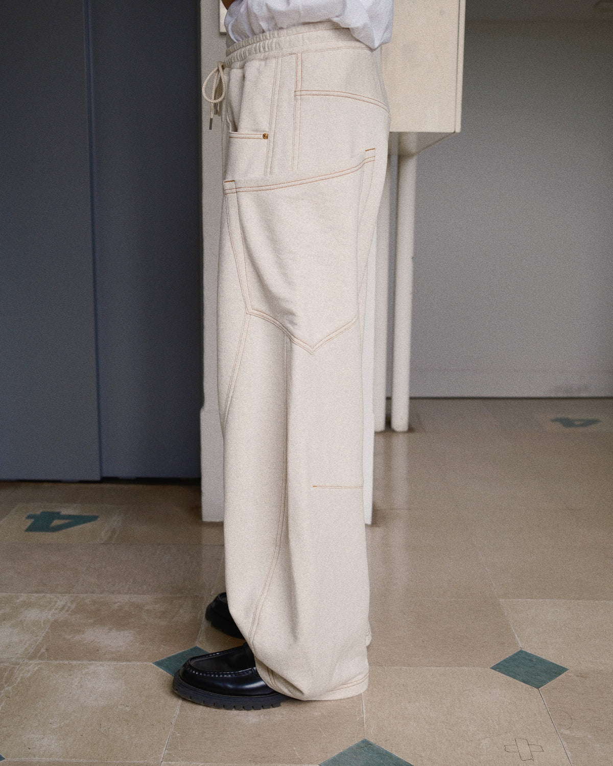 3D cutting sweat pants Oatmeal