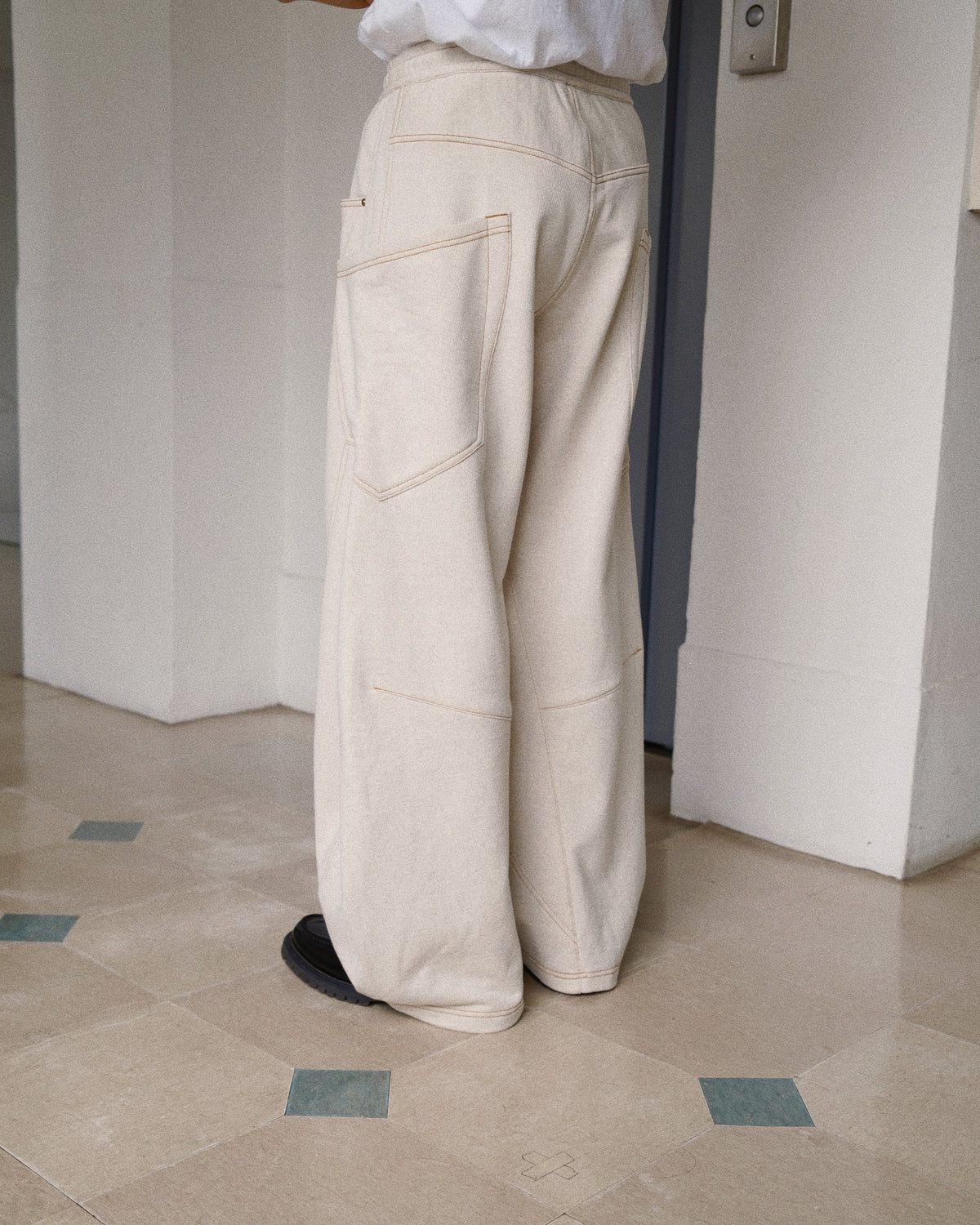 3D cutting sweat pants Oatmeal