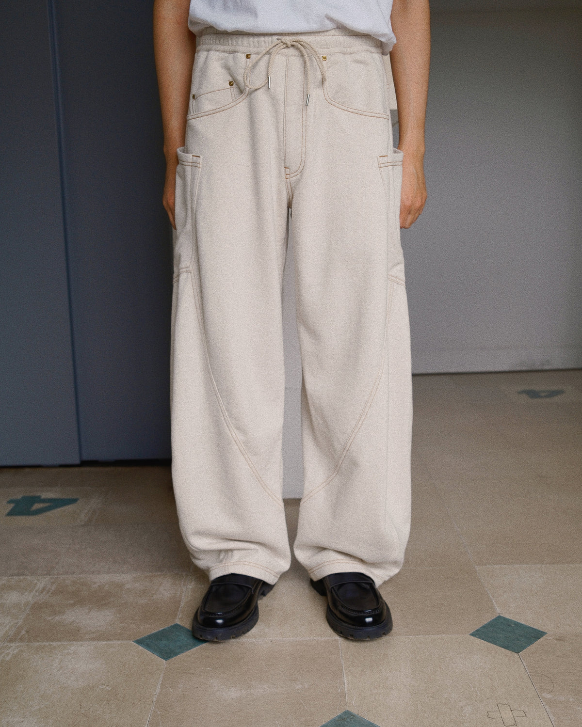 3D cutting sweat pants Oatmeal