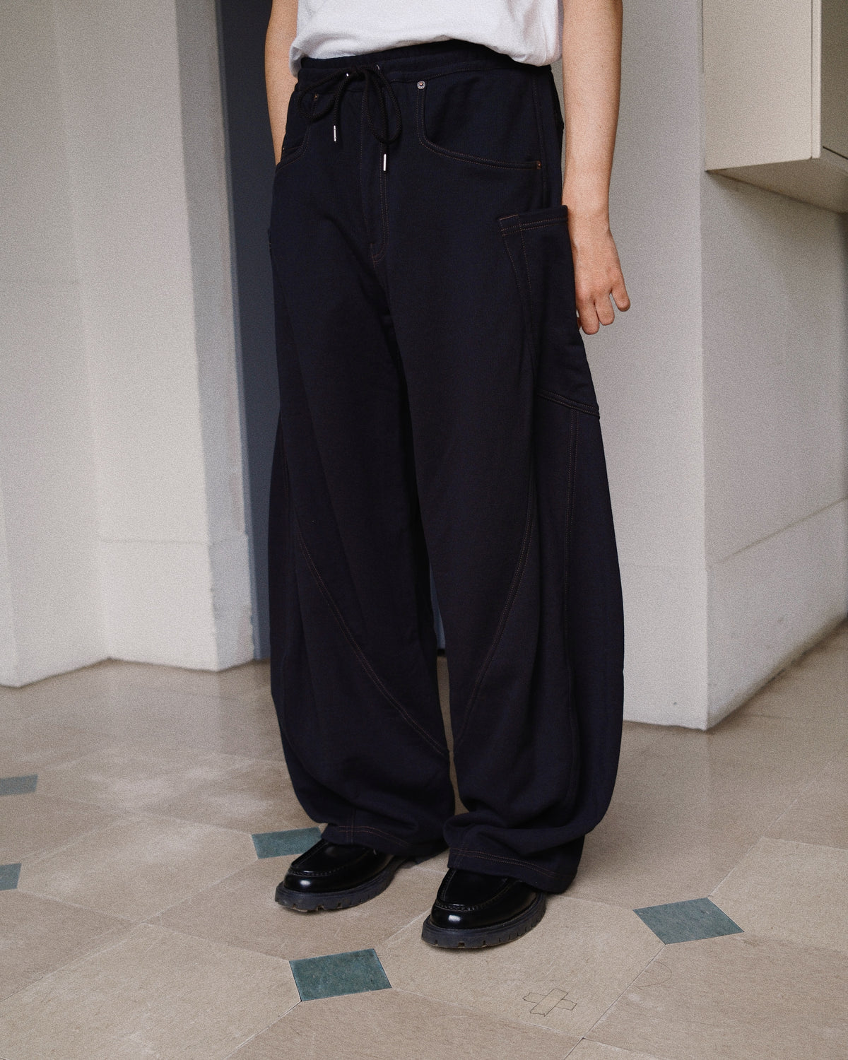 3D cutting sweat pants Black